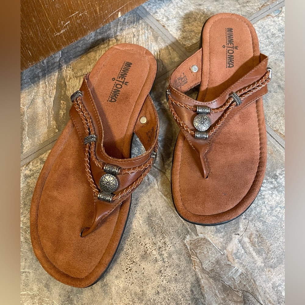 Minnetonka leather flip flop sandals